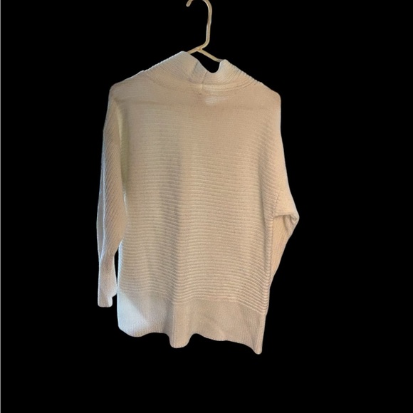 M4. Vince Camuto cream sweater - Picture 2 of 2